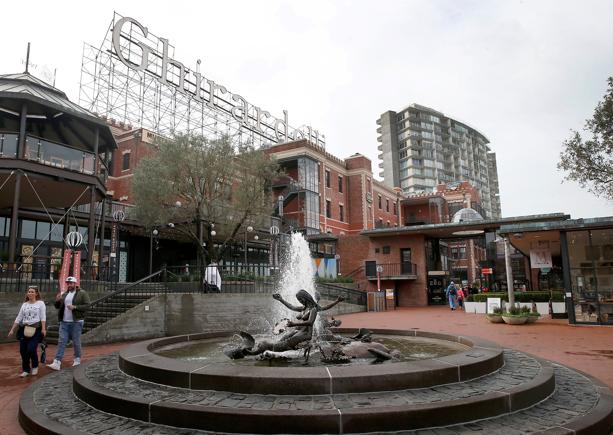 https://mdw-travel-data-us-east-1.s3.amazonaws.com/img/country/United-States/Ghirardelli-Square/img_05.jpg