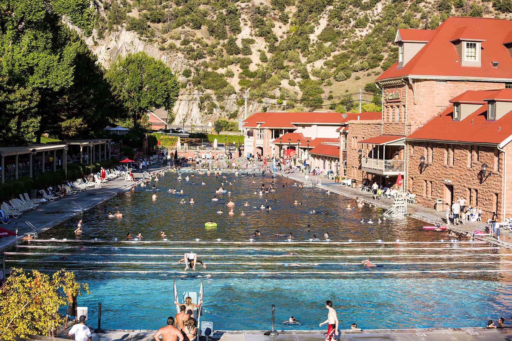 https://mdw-travel-data-us-east-1.s3.amazonaws.com/img/country/United-States/Glenwood-Hot-Springs-Resort/img_03.jpg