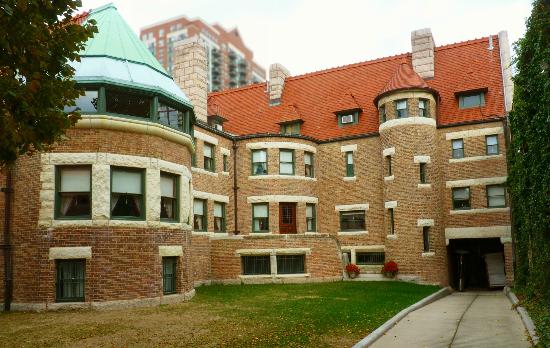 https://mdw-travel-data-us-east-1.s3.amazonaws.com/img/country/United-States/Glessner-House/img_02.jpg