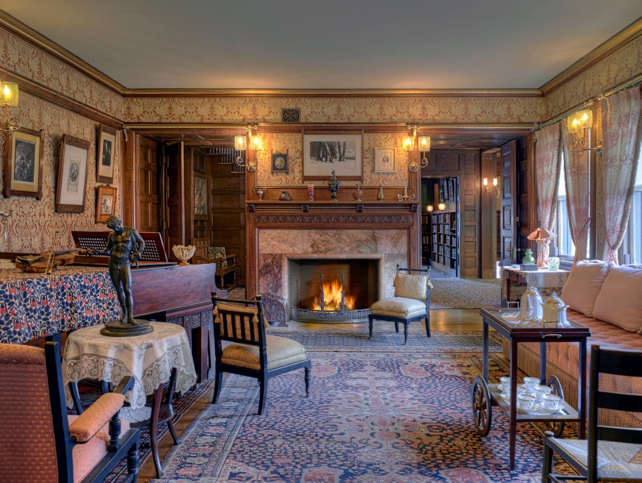 https://mdw-travel-data-us-east-1.s3.amazonaws.com/img/country/United-States/Glessner-House/img_05.jpg