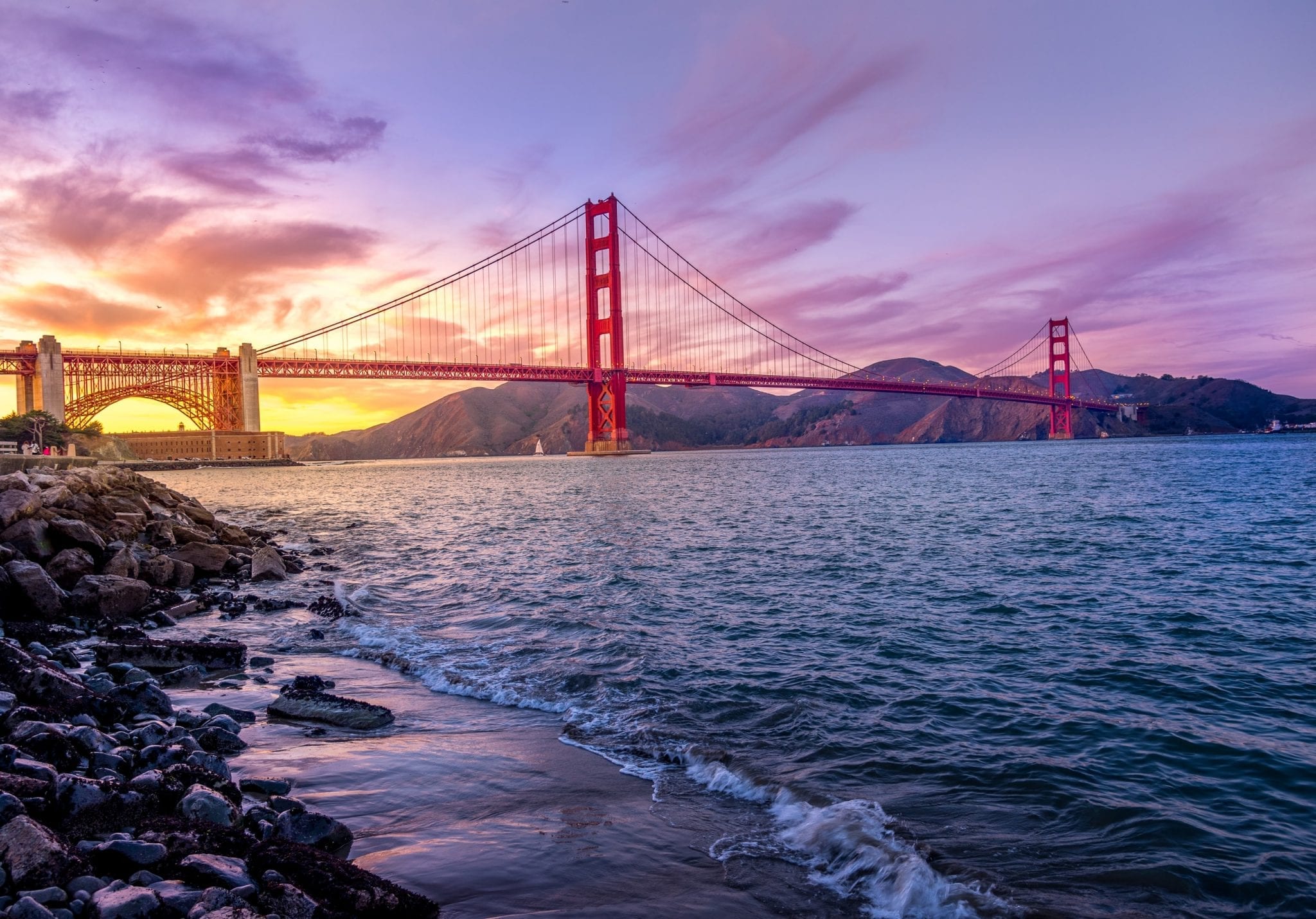 https://mdw-travel-data-us-east-1.s3.amazonaws.com/img/country/United-States/Golden-Gate-Bridge/img_00.jpg