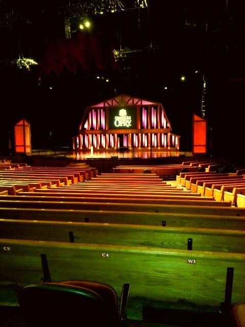 https://mdw-travel-data-us-east-1.s3.amazonaws.com/img/country/United-States/Grand-Ole-Opry/img_00.jpg