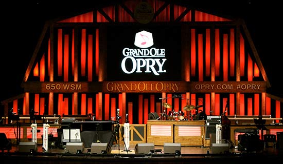 https://mdw-travel-data-us-east-1.s3.amazonaws.com/img/country/United-States/Grand-Ole-Opry/img_02.jpg