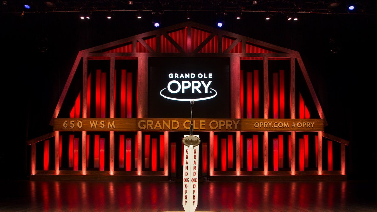 https://mdw-travel-data-us-east-1.s3.amazonaws.com/img/country/United-States/Grand-Ole-Opry/img_05.jpg
