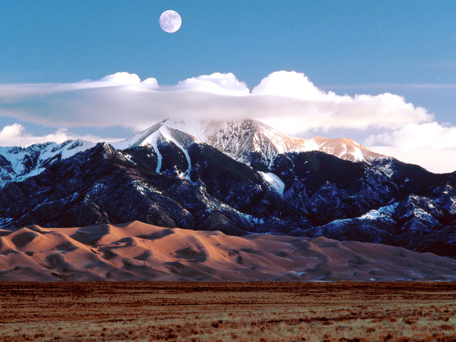 https://mdw-travel-data-us-east-1.s3.amazonaws.com/img/country/United-States/Great-Sand-Dunes-National-Park-and-Preserve/img_01.jpg