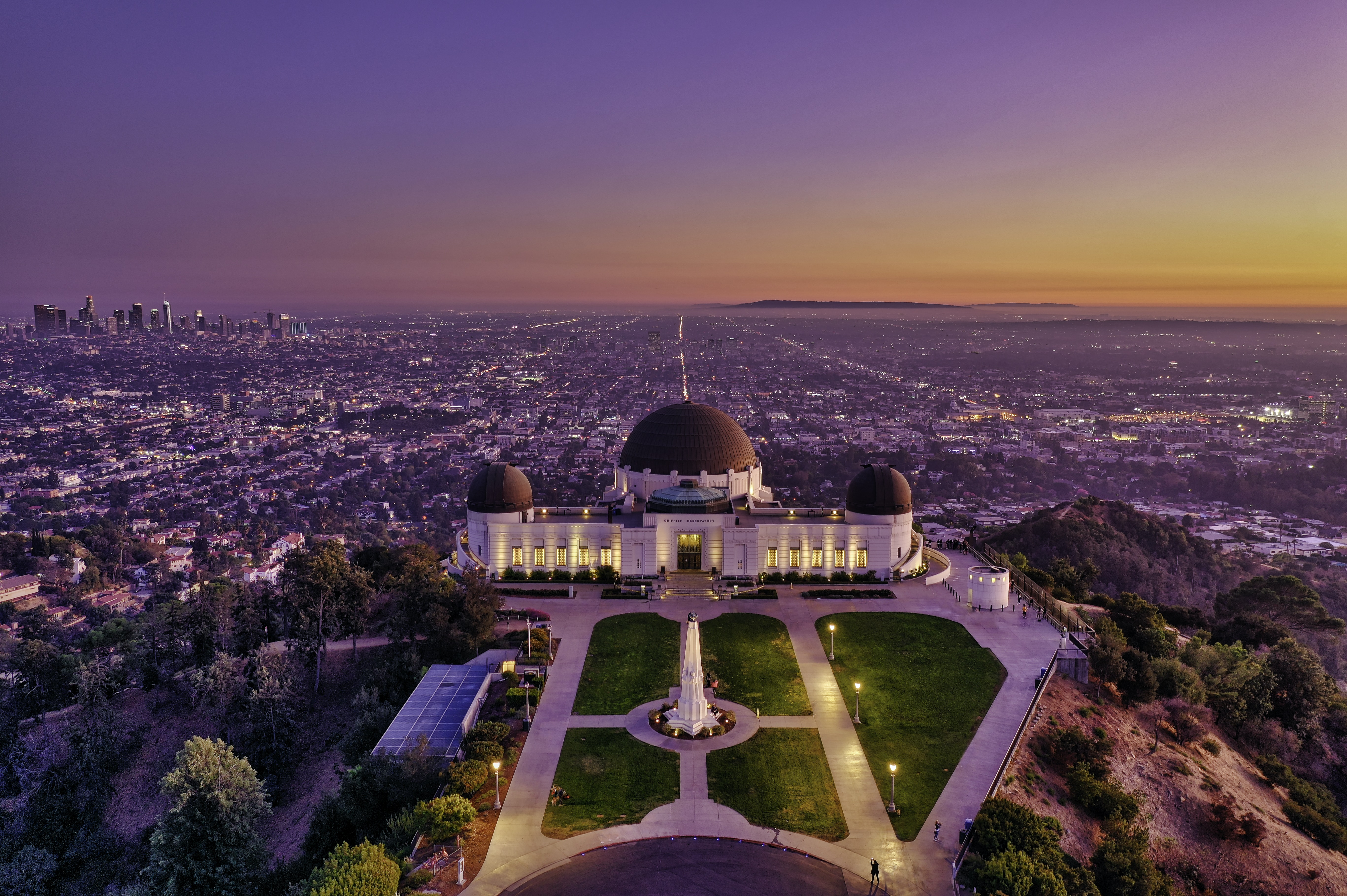 https://mdw-travel-data-us-east-1.s3.amazonaws.com/img/country/United-States/Griffith-Observatory/img_00.jpg