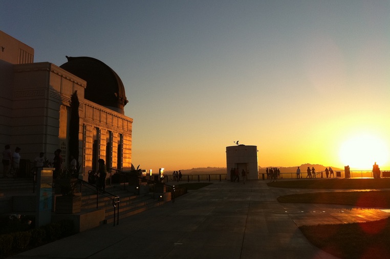 https://mdw-travel-data-us-east-1.s3.amazonaws.com/img/country/United-States/Griffith-Observatory/img_02.jpg