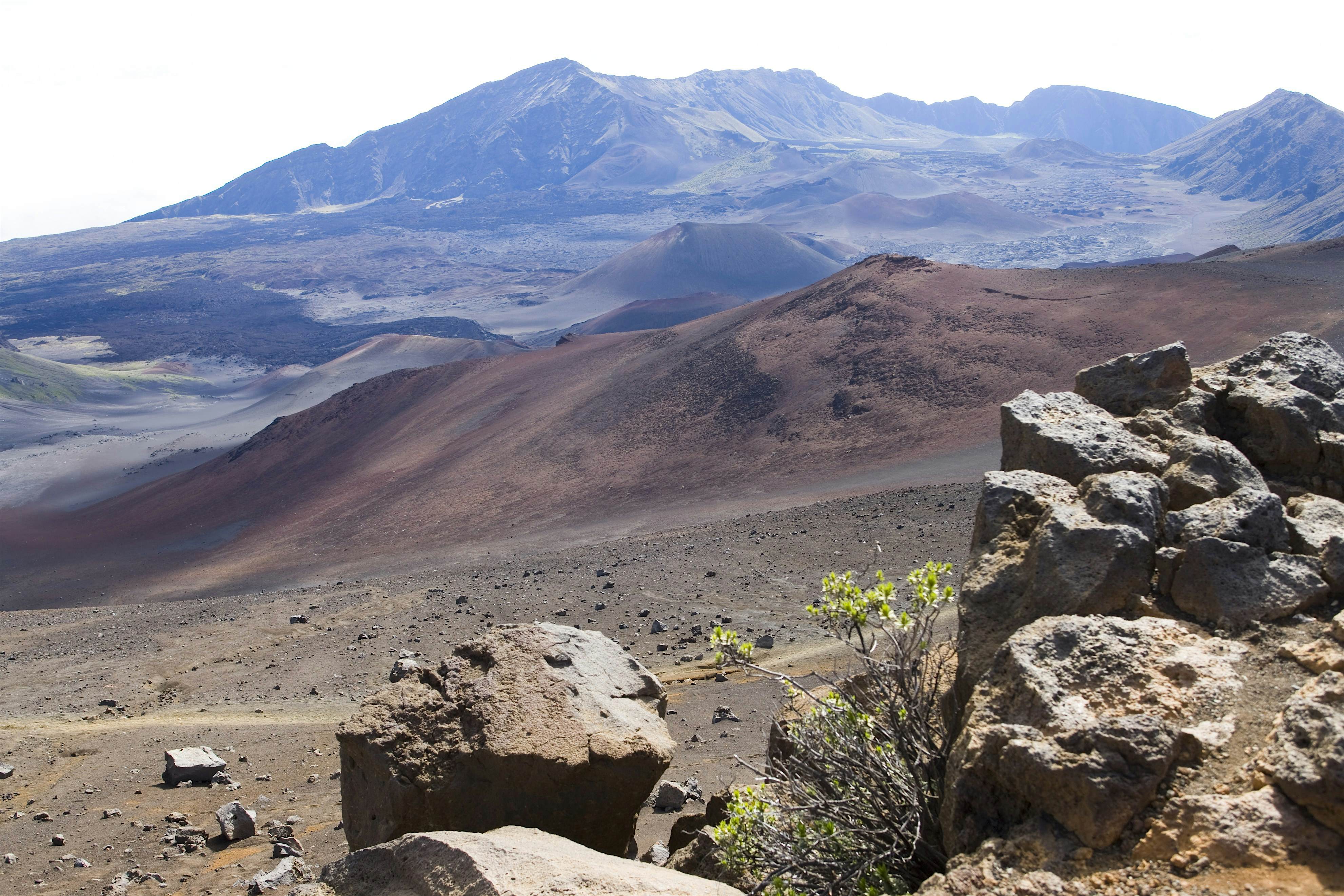 https://mdw-travel-data-us-east-1.s3.amazonaws.com/img/country/United-States/Haleakala-National-Park/img_02.jpg