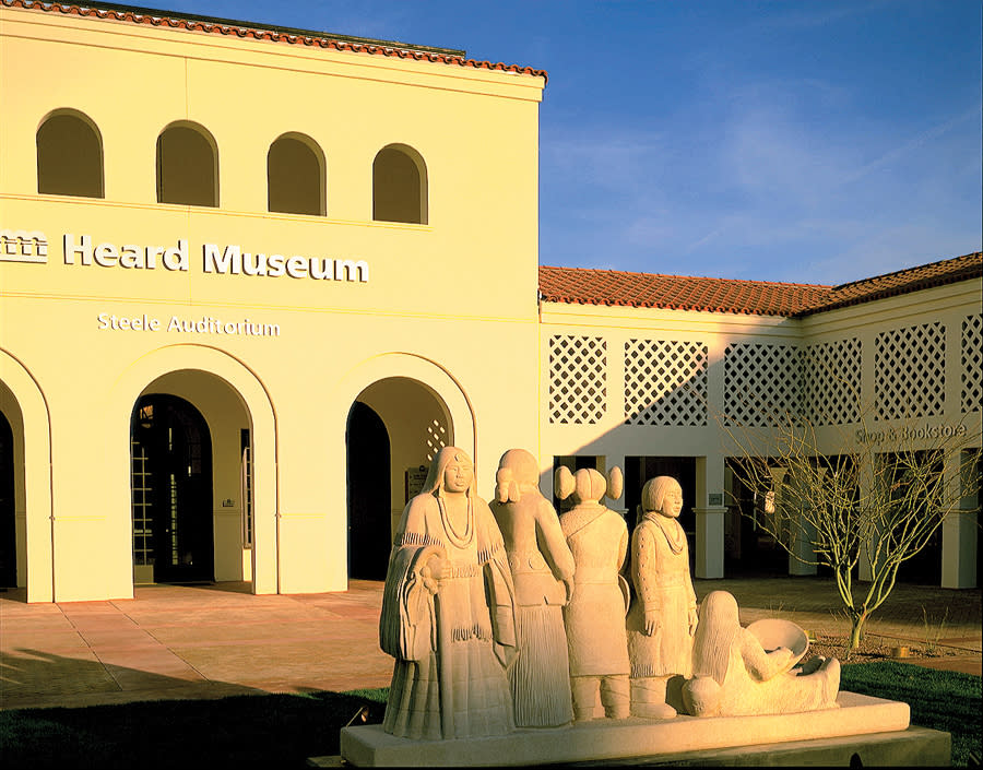https://mdw-travel-data-us-east-1.s3.amazonaws.com/img/country/United-States/Heard-Museum/img_00.jpg