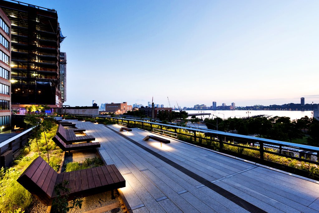 https://mdw-travel-data-us-east-1.s3.amazonaws.com/img/country/United-States/High-Line/img_01.jpg