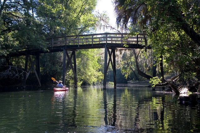 https://mdw-travel-data-us-east-1.s3.amazonaws.com/img/country/United-States/Hillsborough-River-State-Park/img_02.jpg