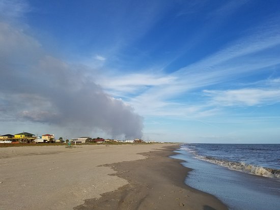 https://mdw-travel-data-us-east-1.s3.amazonaws.com/img/country/United-States/Holly-Beach/img_02.jpg
