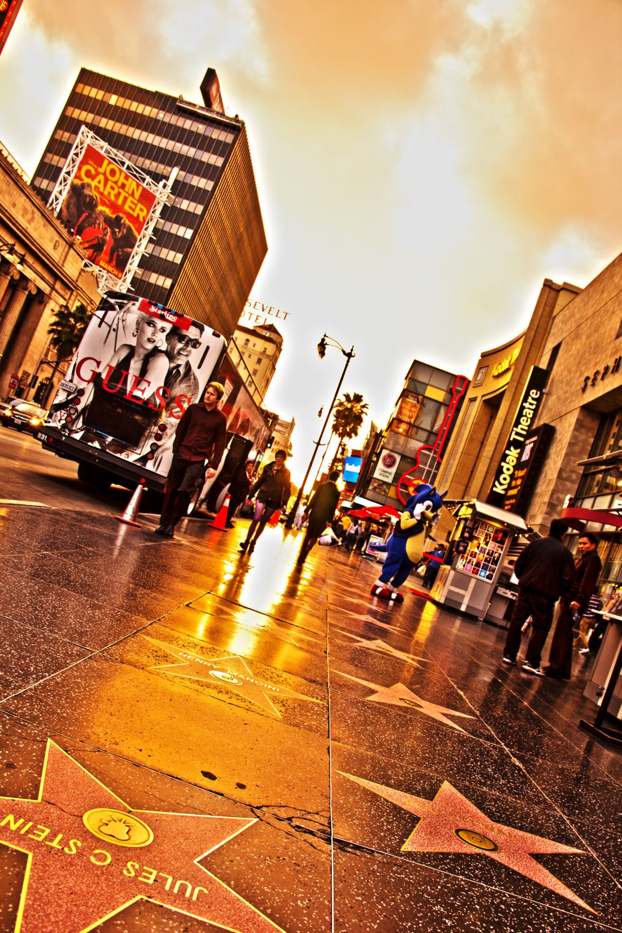 https://mdw-travel-data-us-east-1.s3.amazonaws.com/img/country/United-States/Hollywood-Walk-of-Fame/img_04.jpg