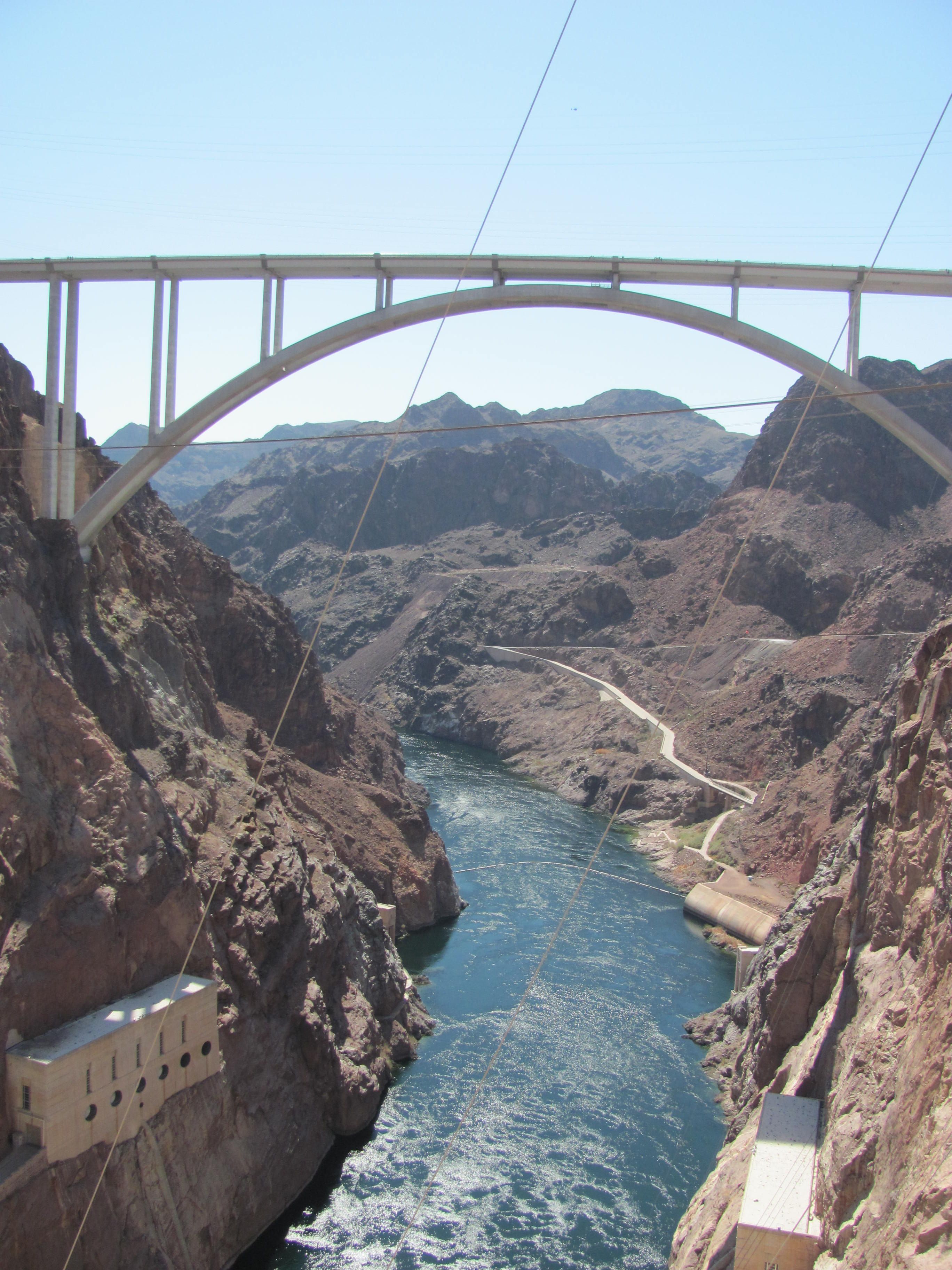 https://mdw-travel-data-us-east-1.s3.amazonaws.com/img/country/United-States/Hoover-Dam/img_01.jpg