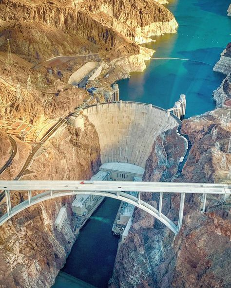 https://mdw-travel-data-us-east-1.s3.amazonaws.com/img/country/United-States/Hoover-Dam/img_03.jpg