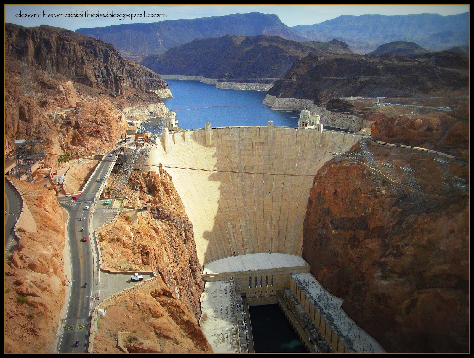 https://mdw-travel-data-us-east-1.s3.amazonaws.com/img/country/United-States/Hoover-Dam/img_05.jpg