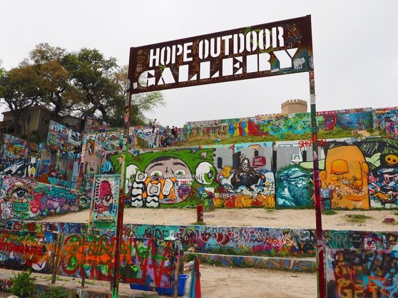 https://mdw-travel-data-us-east-1.s3.amazonaws.com/img/country/United-States/Hope-Outdoor-Gallery/img_01.jpg