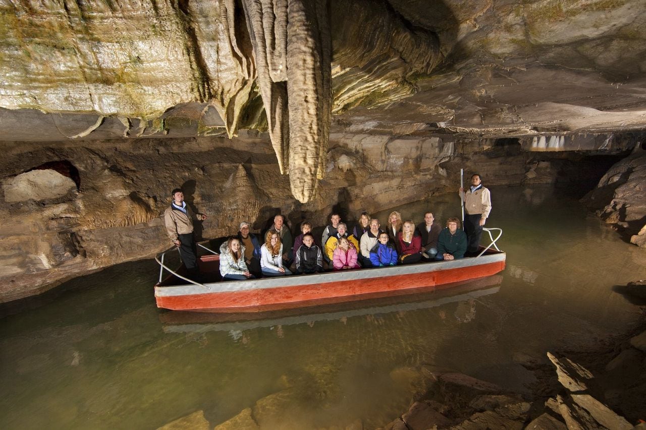 https://mdw-travel-data-us-east-1.s3.amazonaws.com/img/country/United-States/Howe-Caverns-Adventure-Park/img_02.jpg