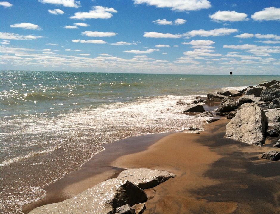 https://mdw-travel-data-us-east-1.s3.amazonaws.com/img/country/United-States/Illinois-Beach-State-Park/img_03.jpg