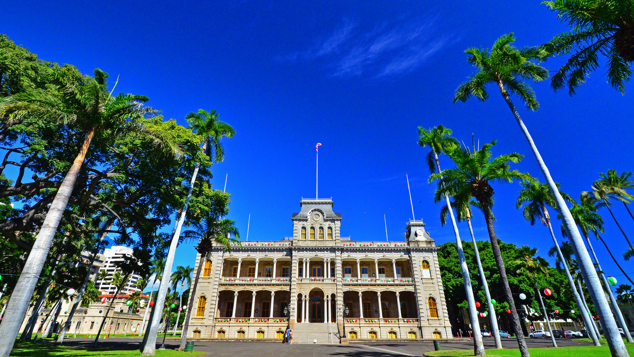 https://mdw-travel-data-us-east-1.s3.amazonaws.com/img/country/United-States/Iolani-Palace/img_03.jpg