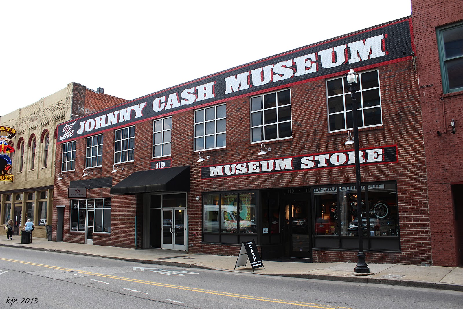 https://mdw-travel-data-us-east-1.s3.amazonaws.com/img/country/United-States/Johnny-Cash-Museum/img_02.jpg