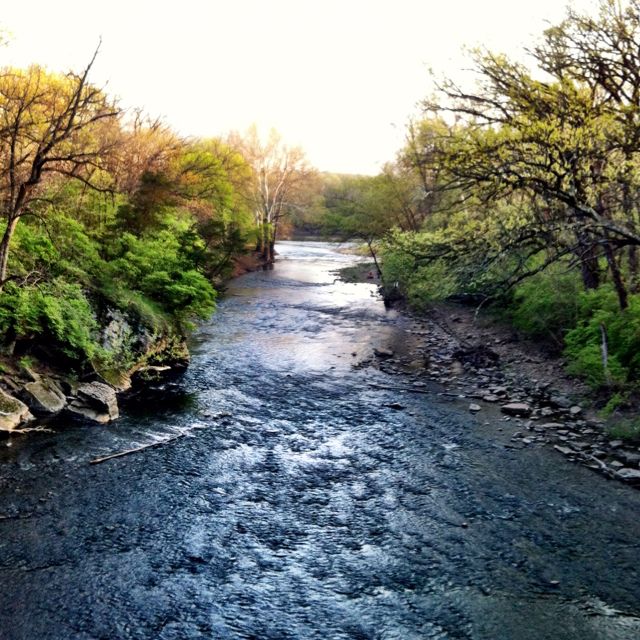 https://mdw-travel-data-us-east-1.s3.amazonaws.com/img/country/United-States/Kankakee-River-State-Park/img_02.jpg