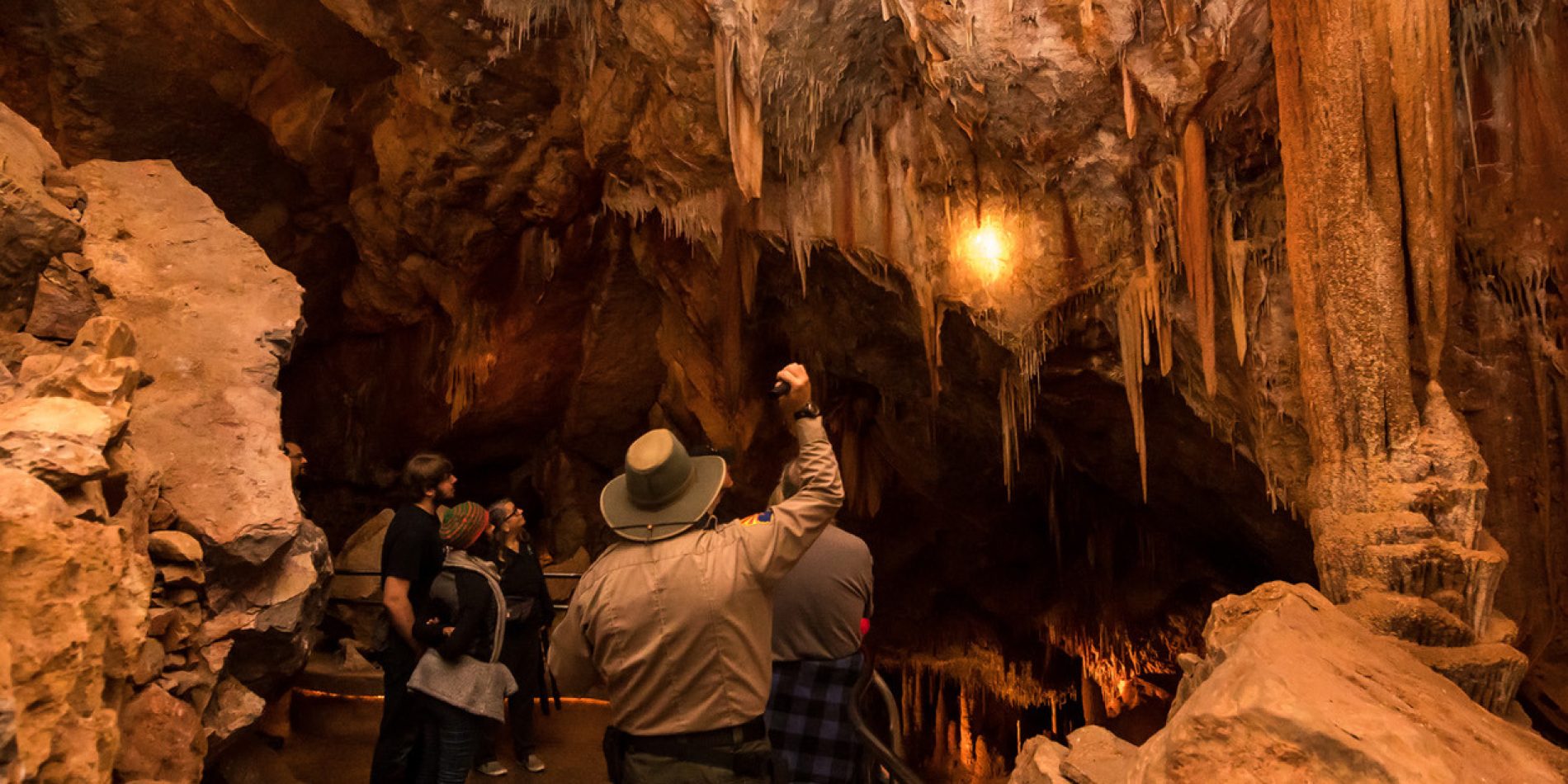 https://mdw-travel-data-us-east-1.s3.amazonaws.com/img/country/United-States/Kartchner-Caverns-State-Park/img_01.jpg
