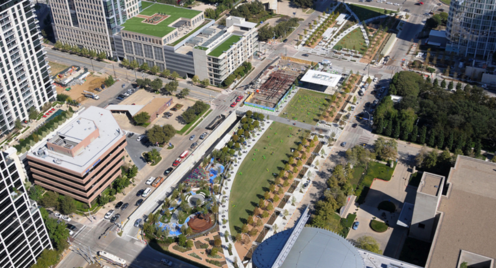 https://mdw-travel-data-us-east-1.s3.amazonaws.com/img/country/United-States/Klyde-Warren-Park/img_01.jpg
