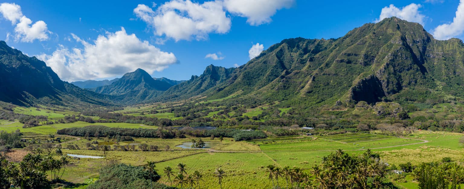https://mdw-travel-data-us-east-1.s3.amazonaws.com/img/country/United-States/Kualoa-Ranch-and-Private-Nature-Reserve/img_01.jpg