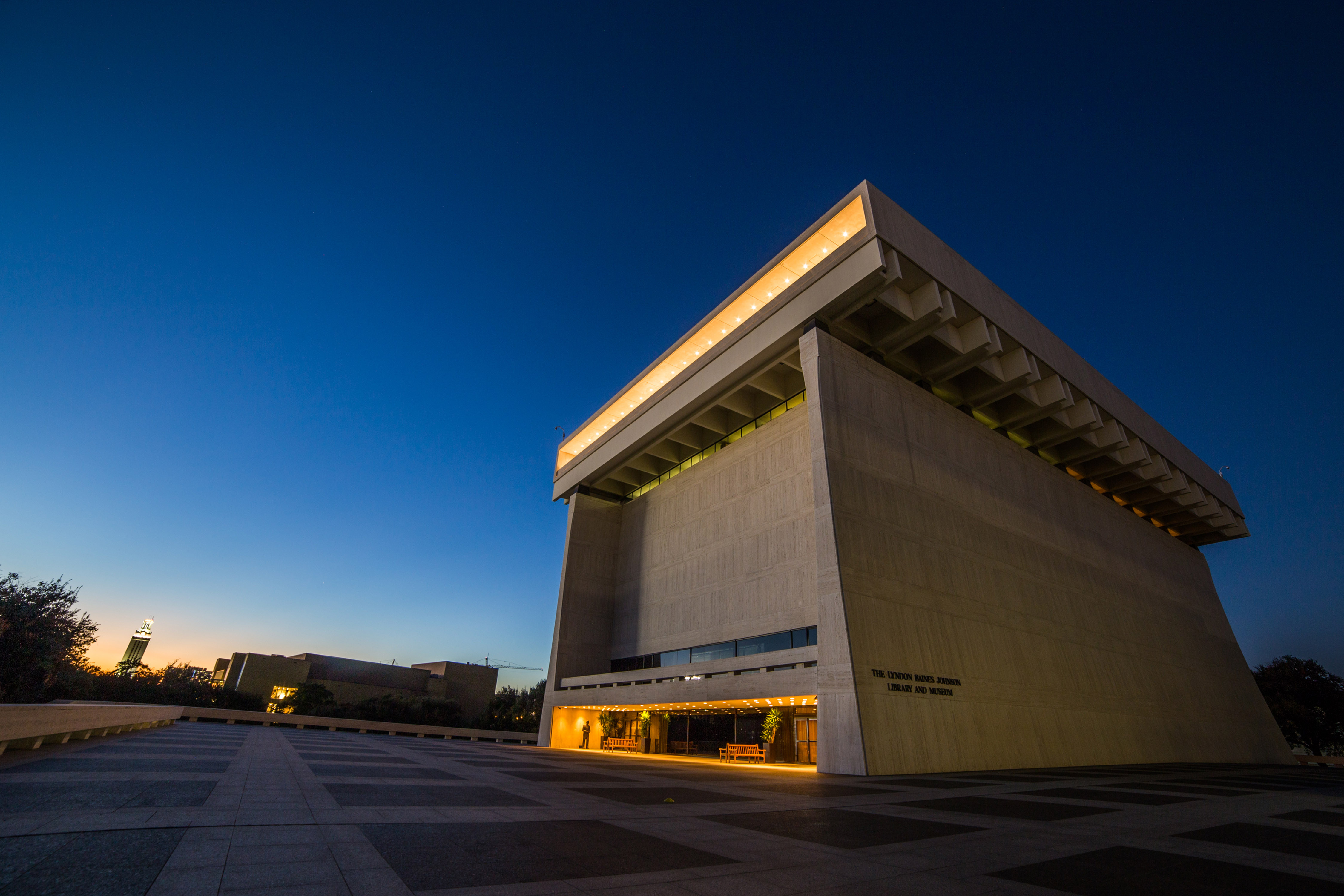 https://mdw-travel-data-us-east-1.s3.amazonaws.com/img/country/United-States/LBJ-Presidential-Library/img_00.jpg