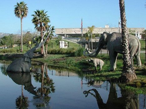 https://mdw-travel-data-us-east-1.s3.amazonaws.com/img/country/United-States/La-Brea-Tar-Pits-and-Museum/img_01.jpg