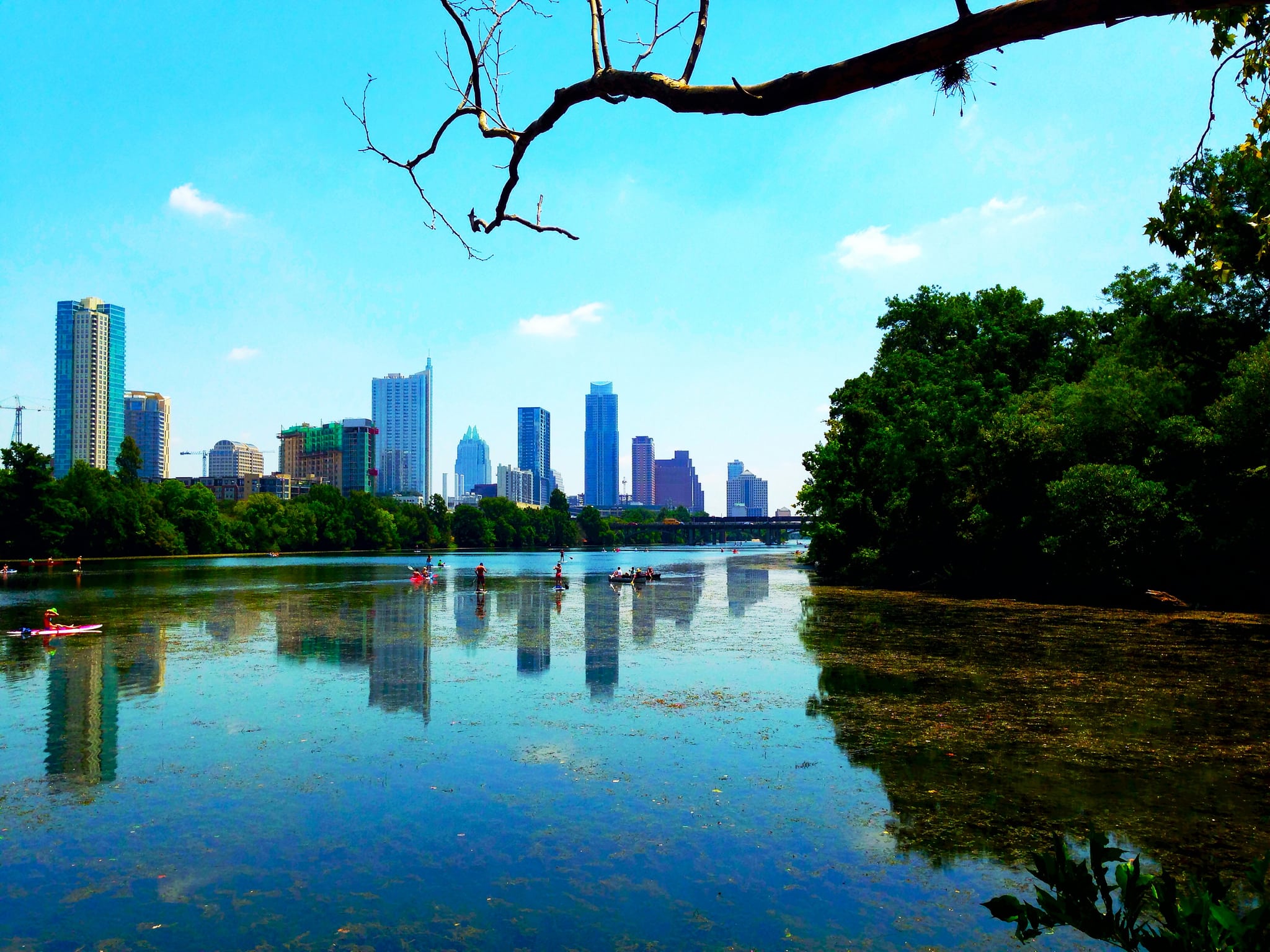 https://mdw-travel-data-us-east-1.s3.amazonaws.com/img/country/United-States/Lady-Bird-Lake/img_05.jpg