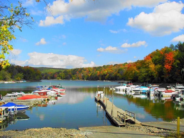 https://mdw-travel-data-us-east-1.s3.amazonaws.com/img/country/United-States/Lake-Wallenpaupack/img_02.jpg