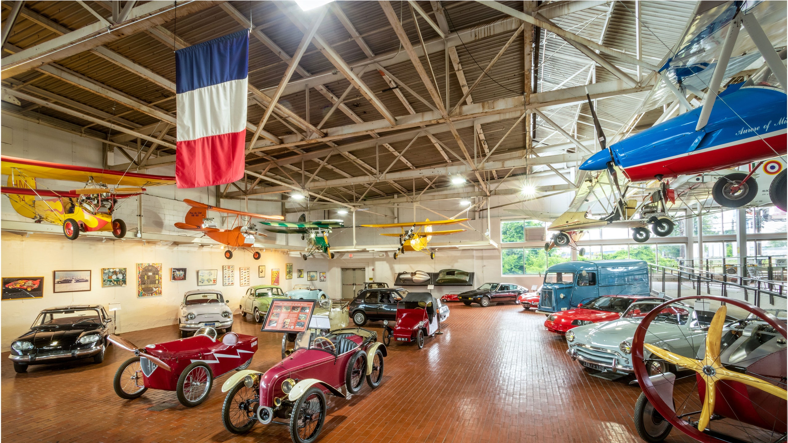 https://mdw-travel-data-us-east-1.s3.amazonaws.com/img/country/United-States/Lane-Motor-Museum/img_00.jpg