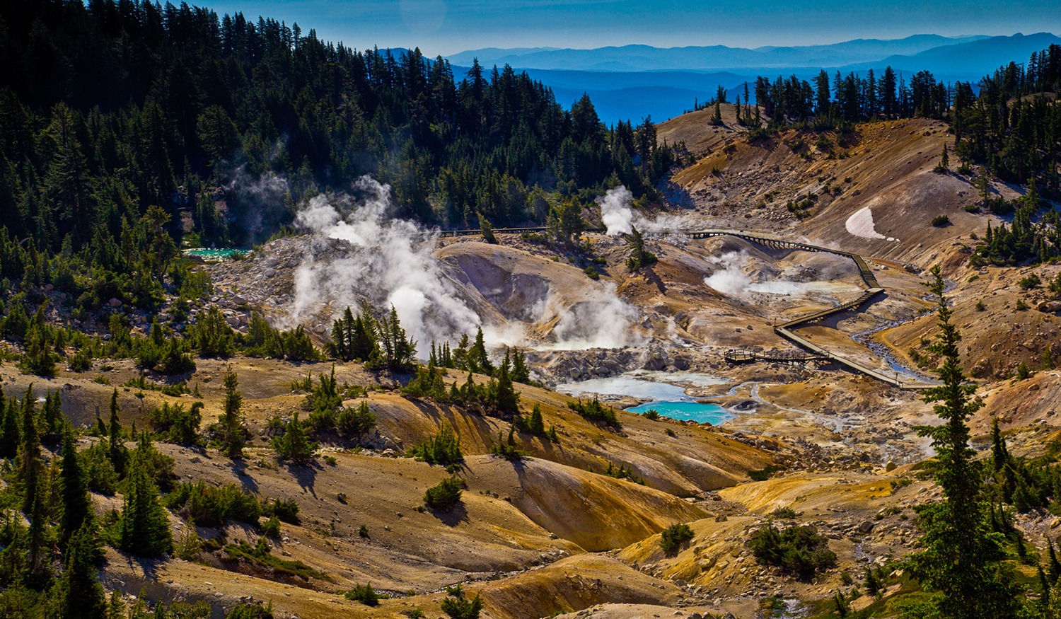 https://mdw-travel-data-us-east-1.s3.amazonaws.com/img/country/United-States/Lassen-Volcanic-National-Park/img_01.jpg