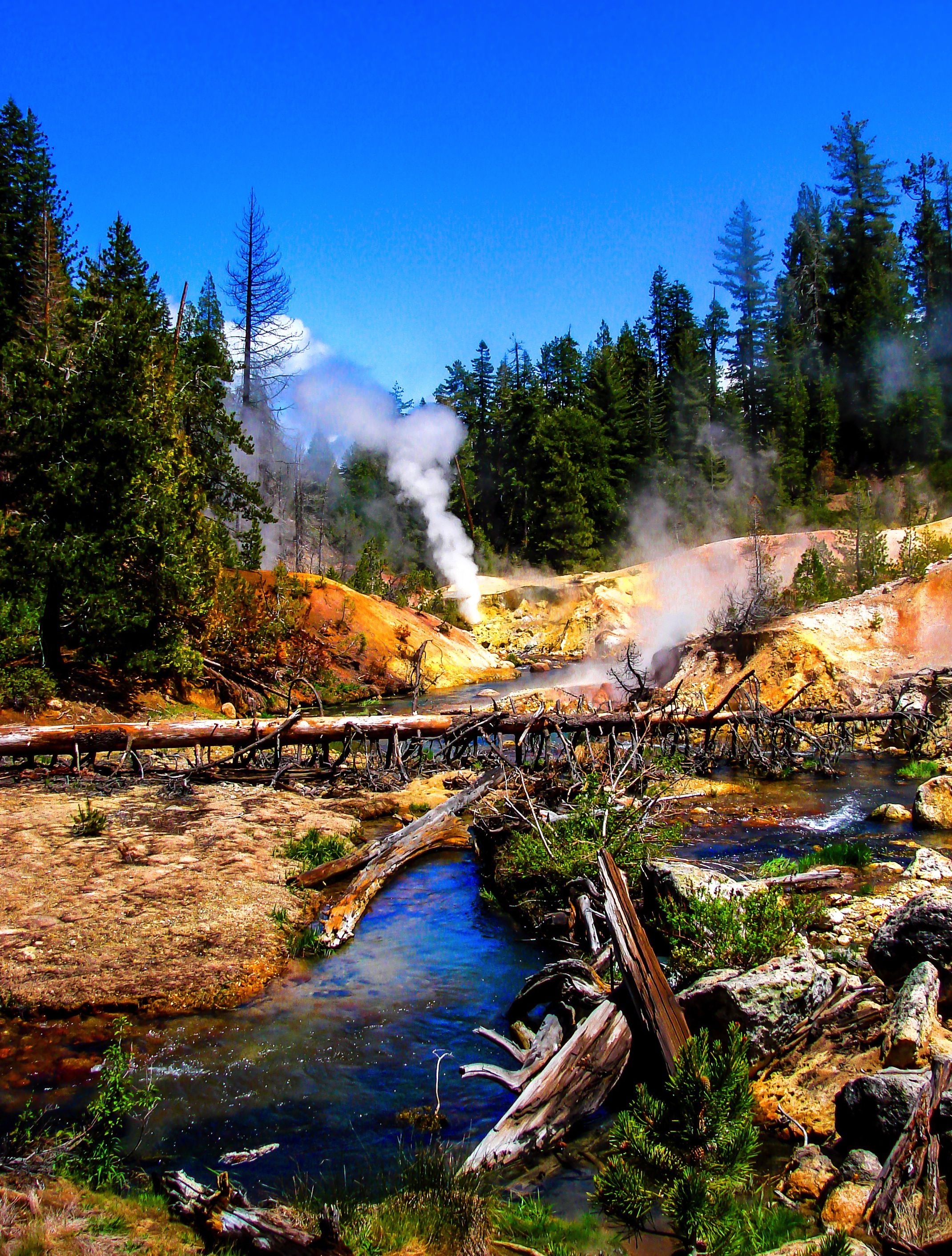 https://mdw-travel-data-us-east-1.s3.amazonaws.com/img/country/United-States/Lassen-Volcanic-National-Park/img_02.jpg