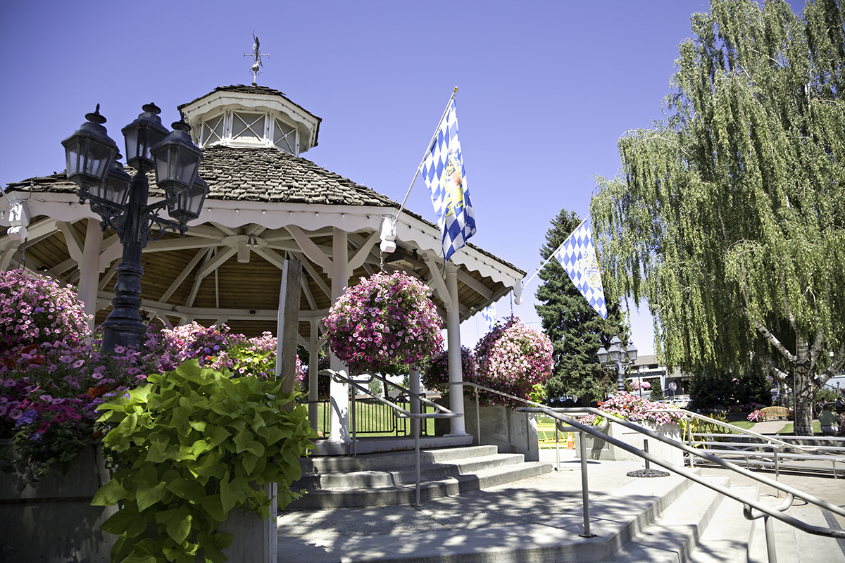 https://mdw-travel-data-us-east-1.s3.amazonaws.com/img/country/United-States/Leavenworth/img_01.jpg
