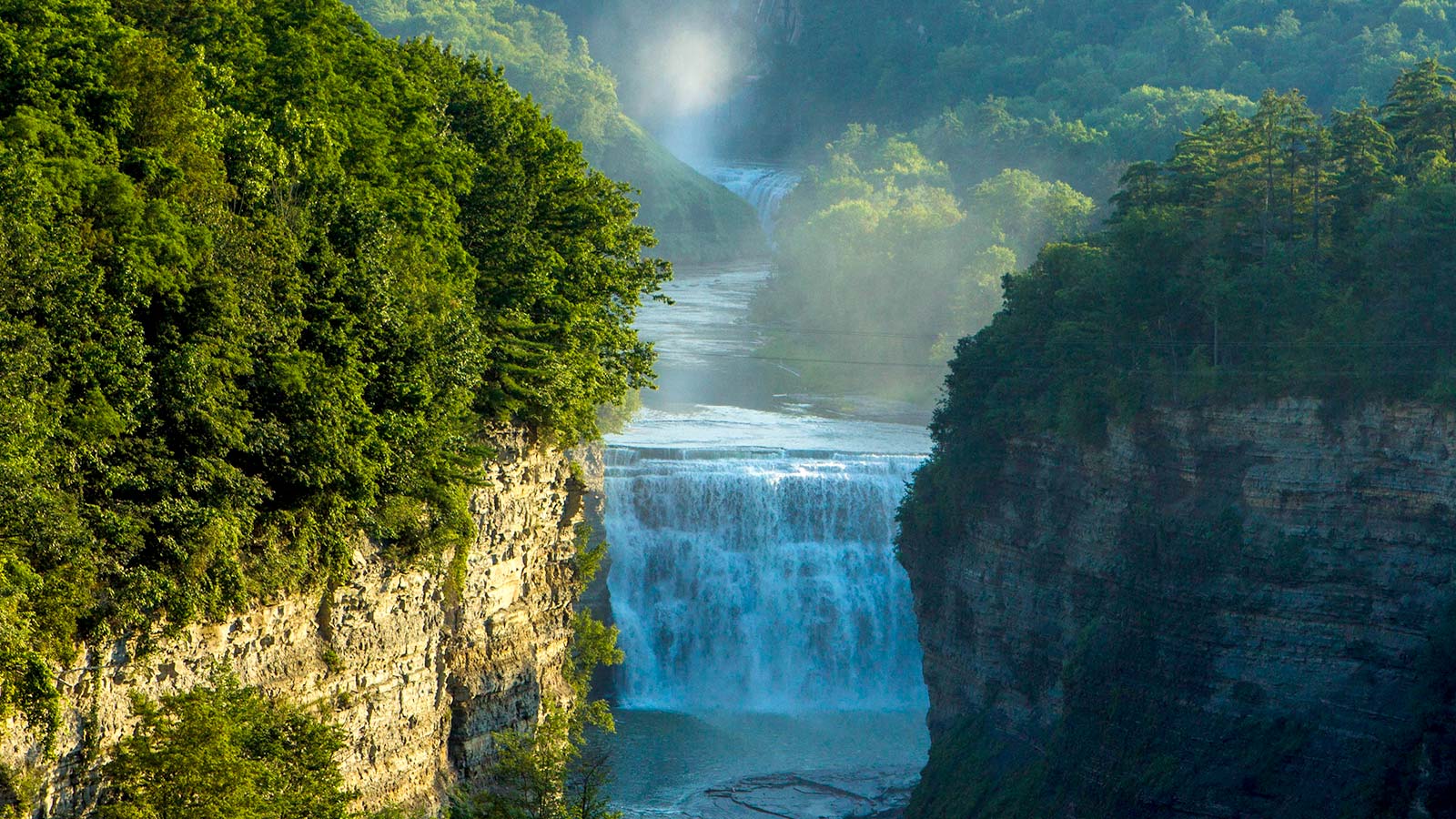 https://mdw-travel-data-us-east-1.s3.amazonaws.com/img/country/United-States/Letchworth-State-Park/img_01.jpg