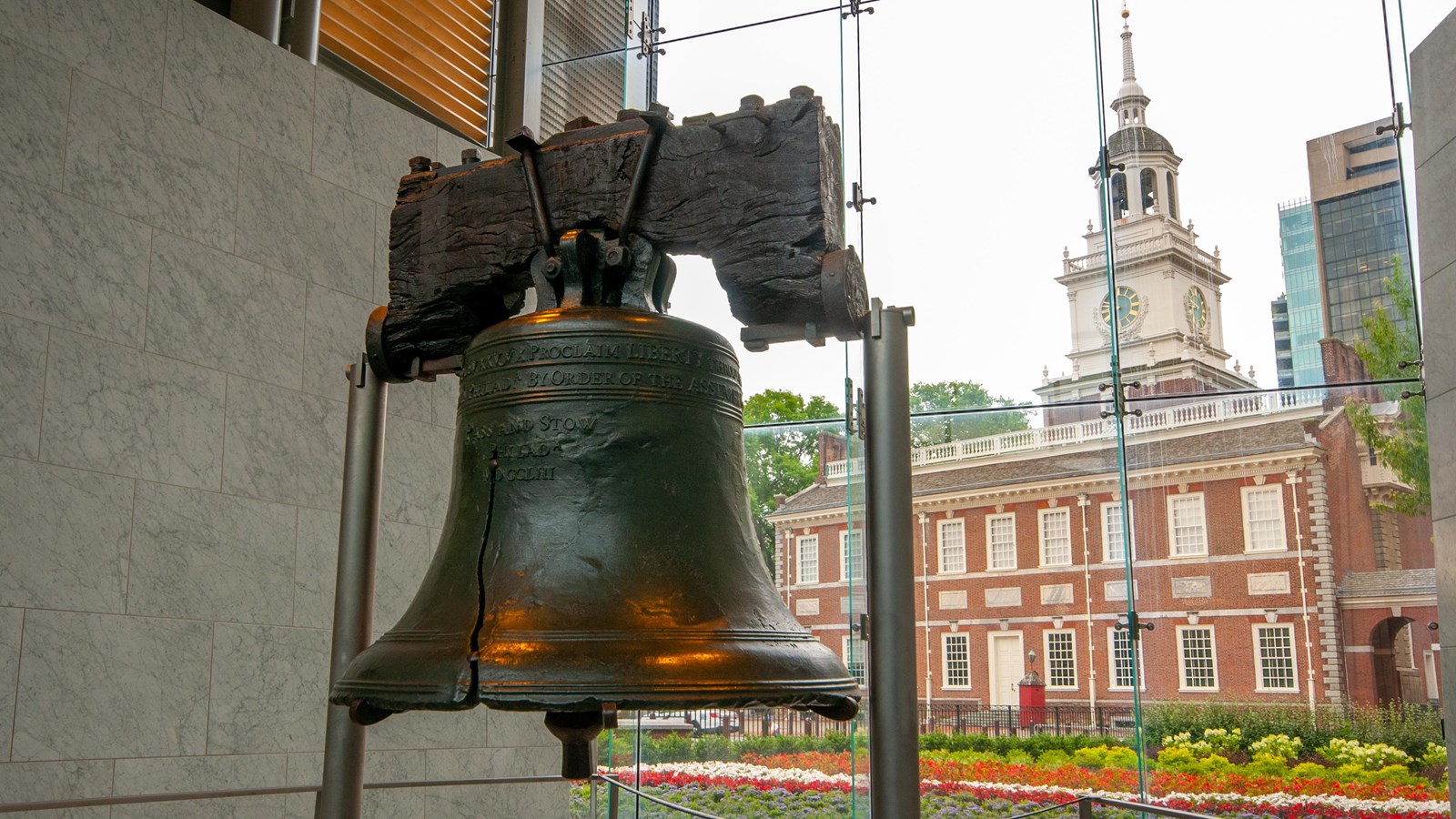 https://mdw-travel-data-us-east-1.s3.amazonaws.com/img/country/United-States/Liberty-Bell-Center/img_00.jpg