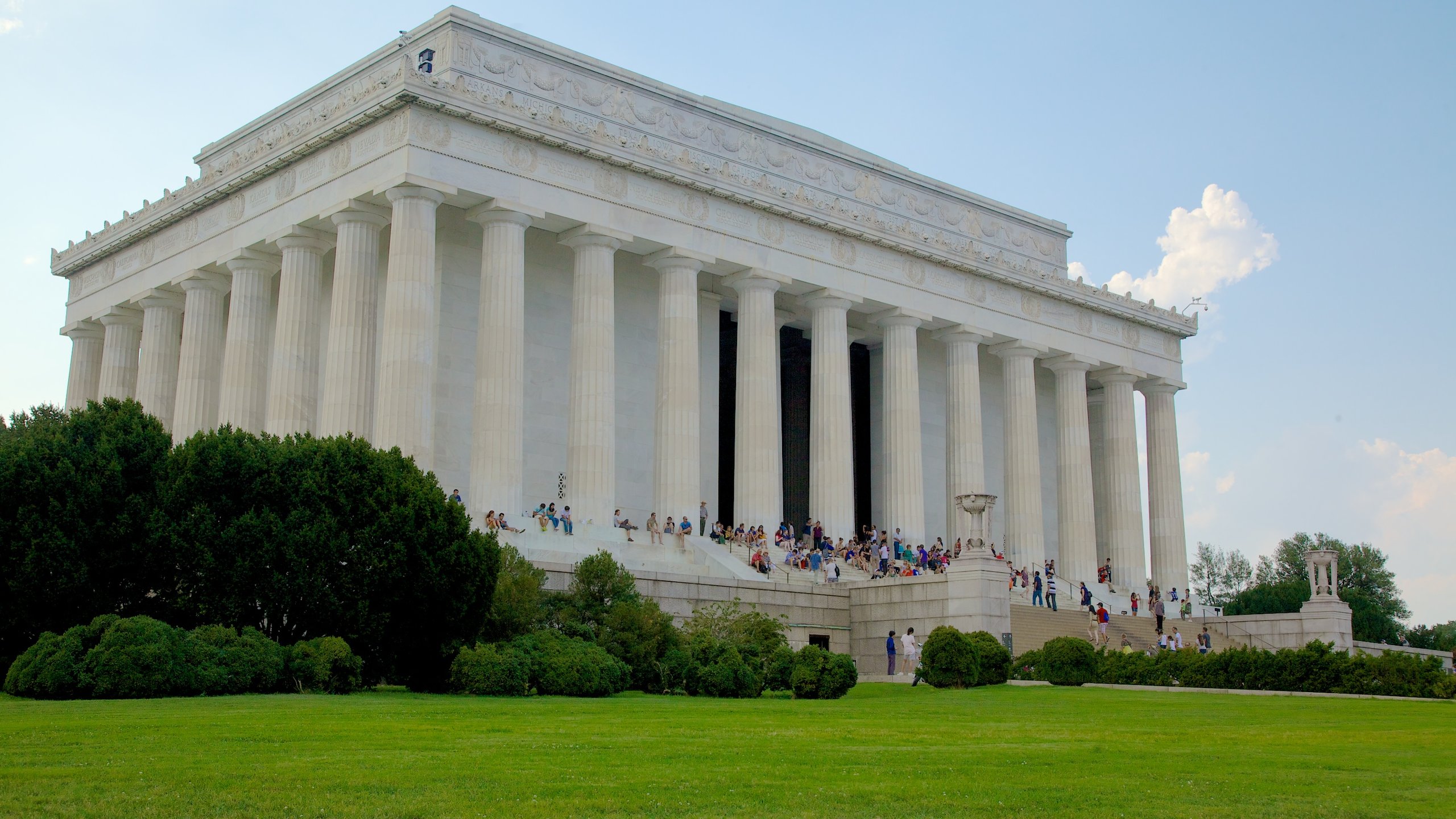 https://mdw-travel-data-us-east-1.s3.amazonaws.com/img/country/United-States/Lincoln-Memorial/img_00.jpg