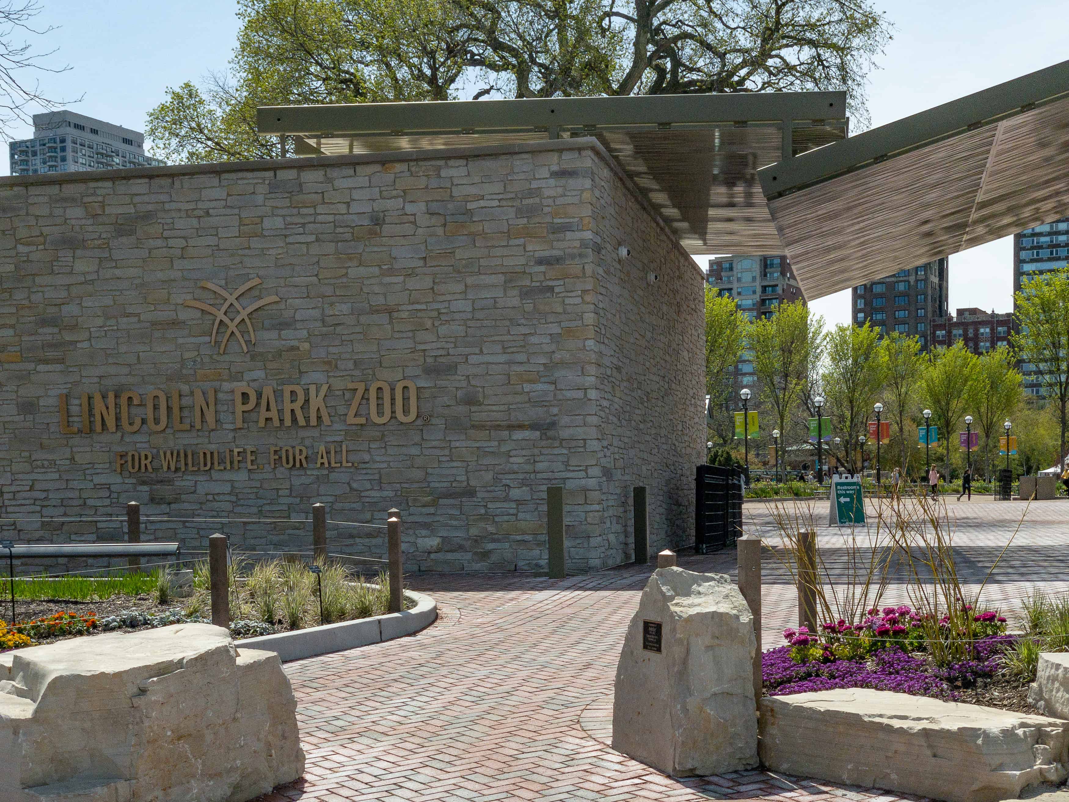 https://mdw-travel-data-us-east-1.s3.amazonaws.com/img/country/United-States/Lincoln-Park-Zoo/img_02.jpg