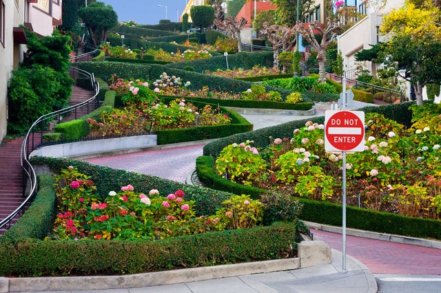 https://mdw-travel-data-us-east-1.s3.amazonaws.com/img/country/United-States/Lombard-Street/img_00.jpg