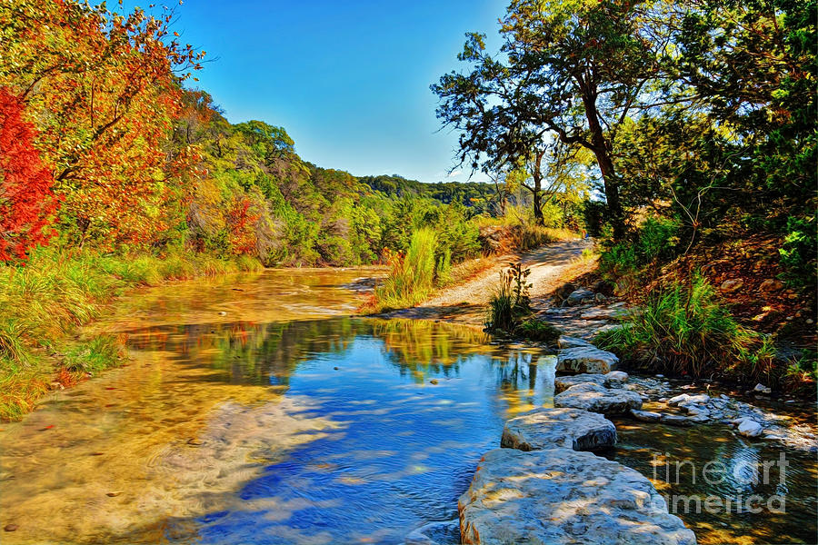 https://mdw-travel-data-us-east-1.s3.amazonaws.com/img/country/United-States/Lost-Maples-State-Natural-Area/img_03.jpg
