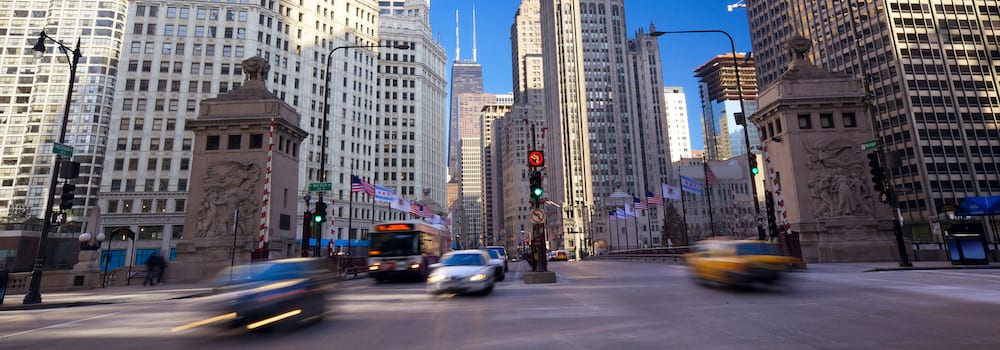 https://mdw-travel-data-us-east-1.s3.amazonaws.com/img/country/United-States/Magnificent-Mile/img_03.jpg