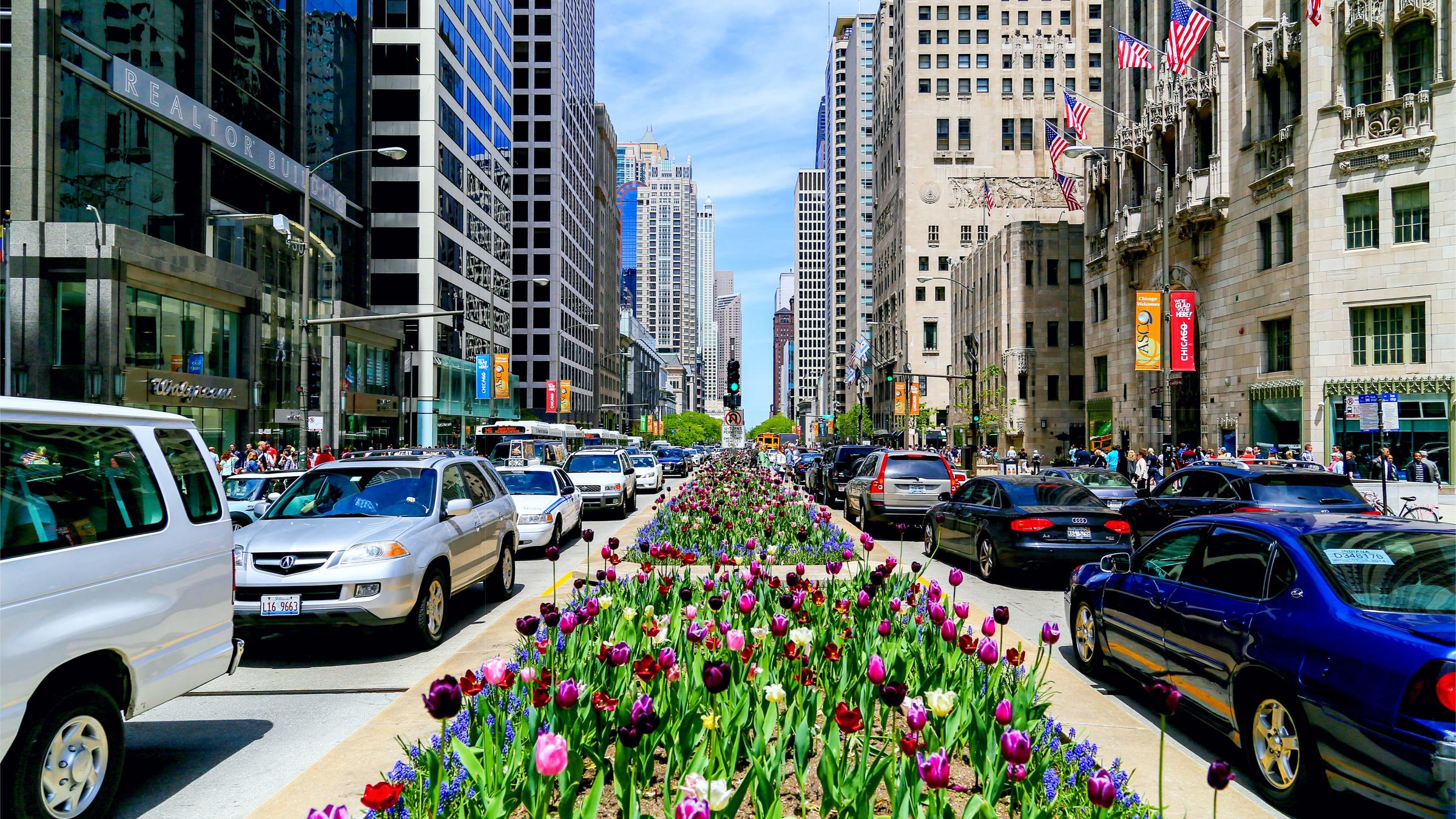 https://mdw-travel-data-us-east-1.s3.amazonaws.com/img/country/United-States/Magnificent-Mile/img_04.jpg