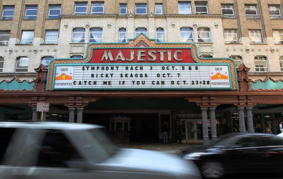 https://mdw-travel-data-us-east-1.s3.amazonaws.com/img/country/United-States/Majestic-Theatre/img_01.jpg