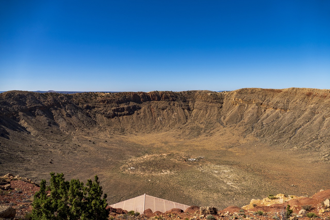 https://mdw-travel-data-us-east-1.s3.amazonaws.com/img/country/United-States/Meteor-Crater/img_05.jpg