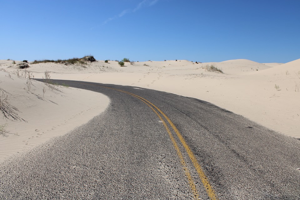 https://mdw-travel-data-us-east-1.s3.amazonaws.com/img/country/United-States/Monahans-Sandhills-State-Park/img_02.jpg