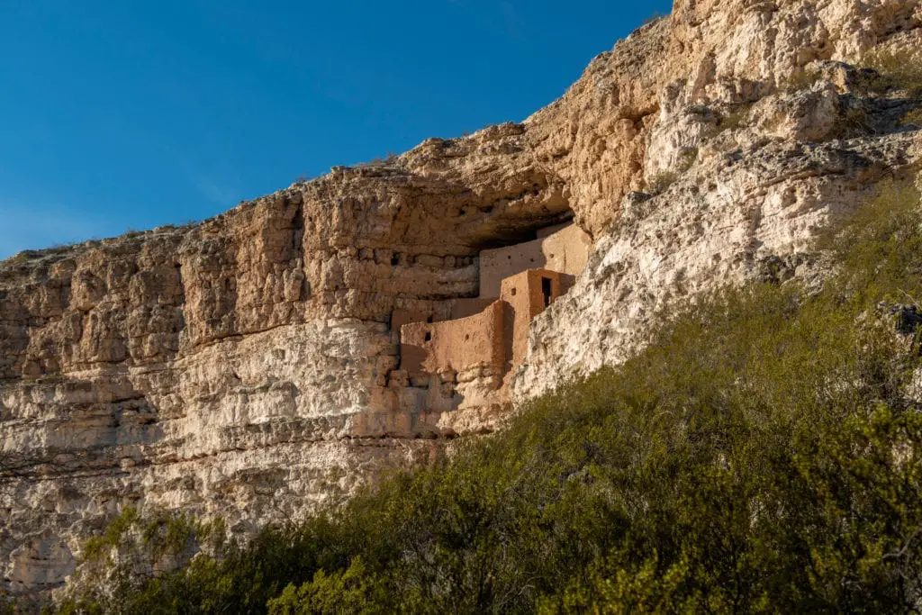 https://mdw-travel-data-us-east-1.s3.amazonaws.com/img/country/United-States/Montezuma-Castle-National-Monument/img_00.jpg