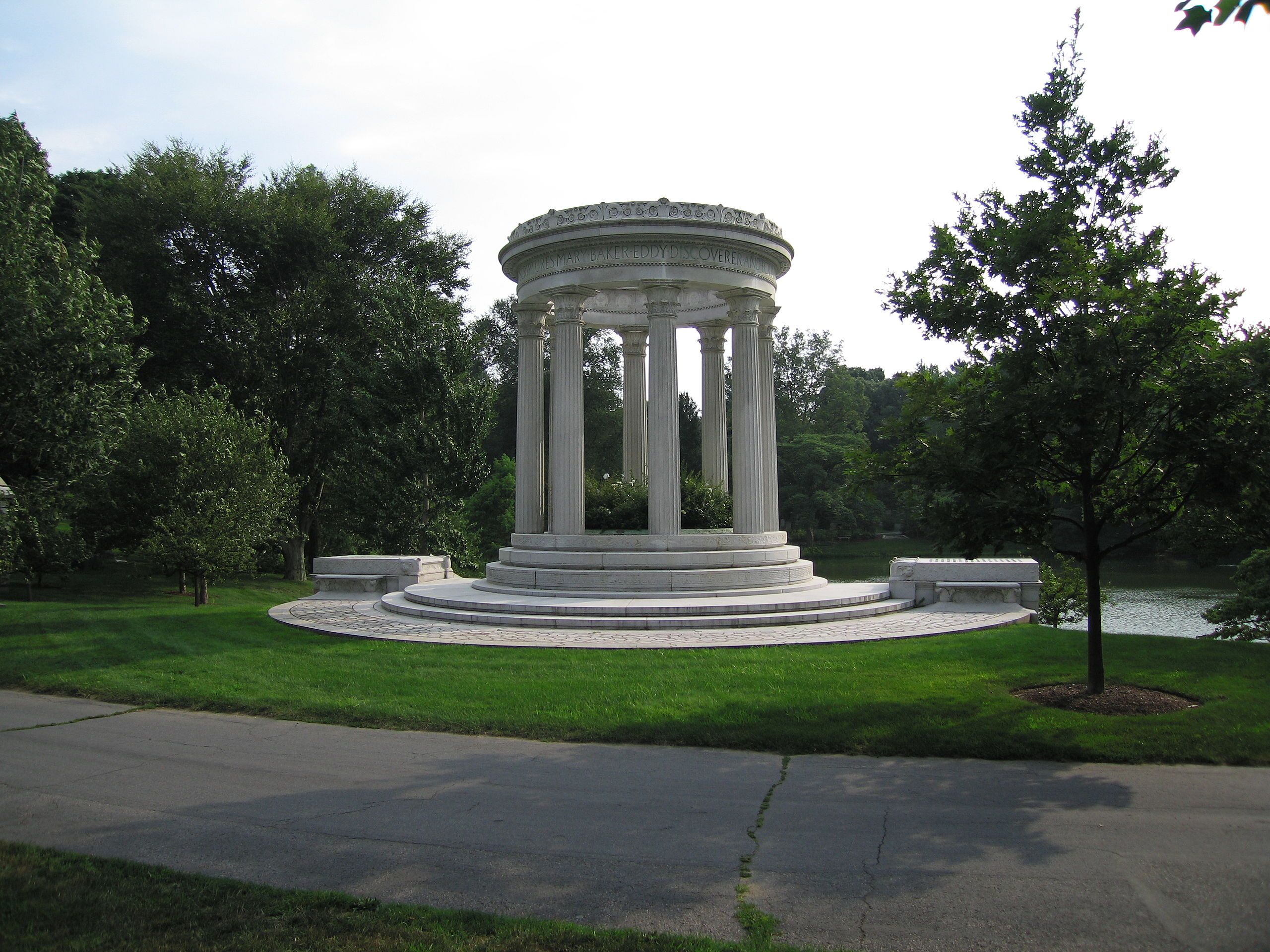 https://mdw-travel-data-us-east-1.s3.amazonaws.com/img/country/United-States/Mount-Auburn-Cemetery/img_01.jpg